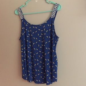 Blue pattern tank size extra large